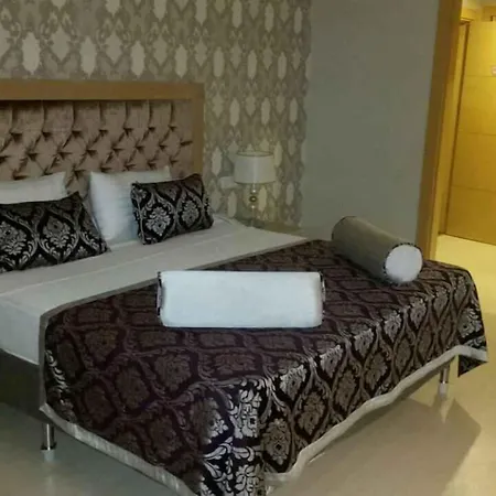 Maya World Imperial 4* غويْنوك