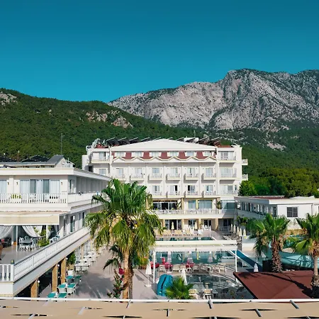 מלון Maya World Imperial 4*
