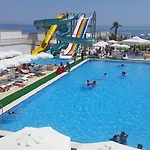 מלון Maya World Imperial 4*