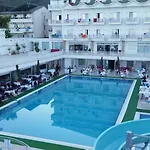 Maya World Imperial 4*